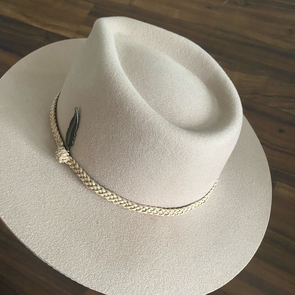 Tan cowboy hat - Picture 3 of 9